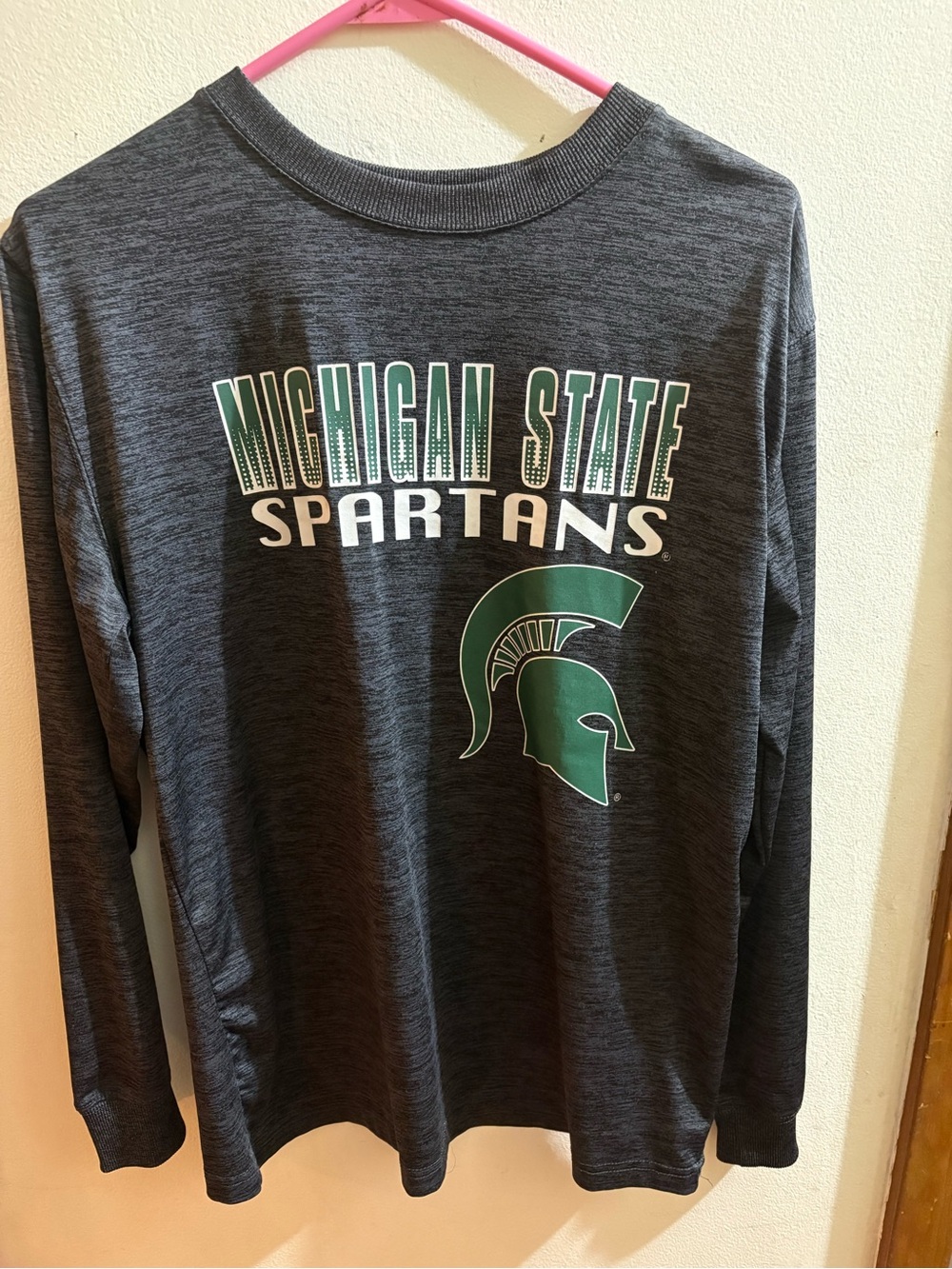 Colosseum boys size XL dark gray long sleeve Michigan State Spartans shirt